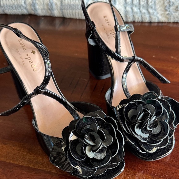 Kate Spade Charleton Black Floral Heels size 6 - Picture 2 of 5